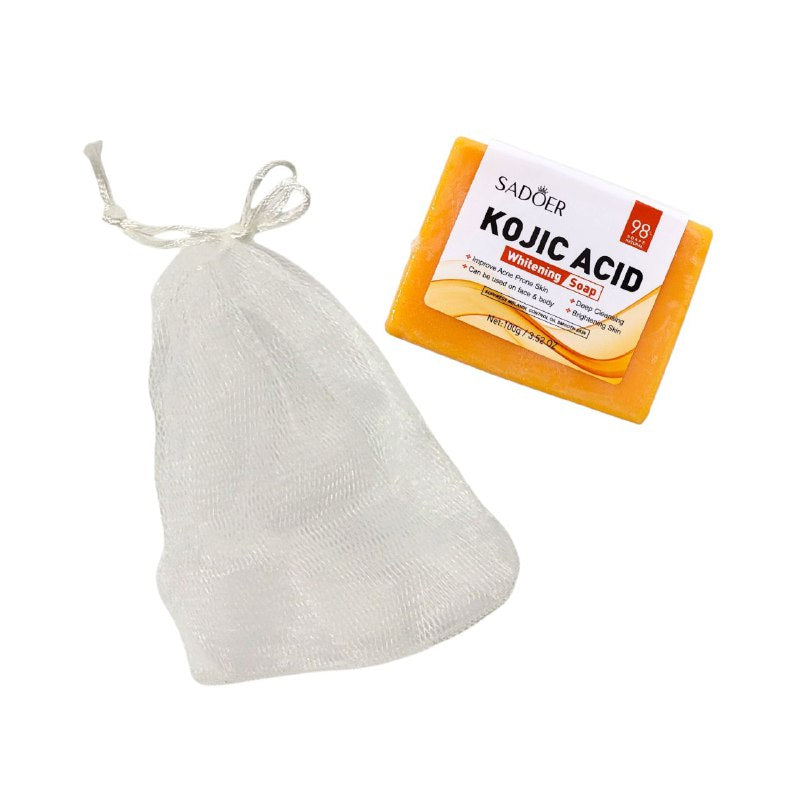 JABON CORPORAL EN BARRA AROMATICO DE ACIDO KOJICO, BLANQUEA PROFUNDAMENTE LA PIEL, LIMPIA Y REFRESCA DE IMPUREZAS, CONTROLA LA GRASA E ILUMINA SADOER 100G