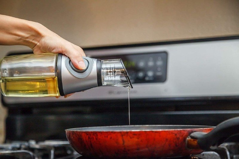 BOTELLA DISPENSADORA DE ACEITE Y VINAGRE, SEGURO PARA REFRIGERADOR O ESTANTE, MIDE LA CANTIDAD EXACTA DE ACEITE O VINAGRE QUE DESEE PRESS & MEASURE 500ML