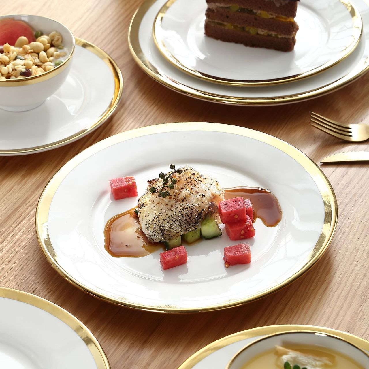 PLATO DE VIDRIO CON BORDE DORADO ESTILO JAPONES 21CM