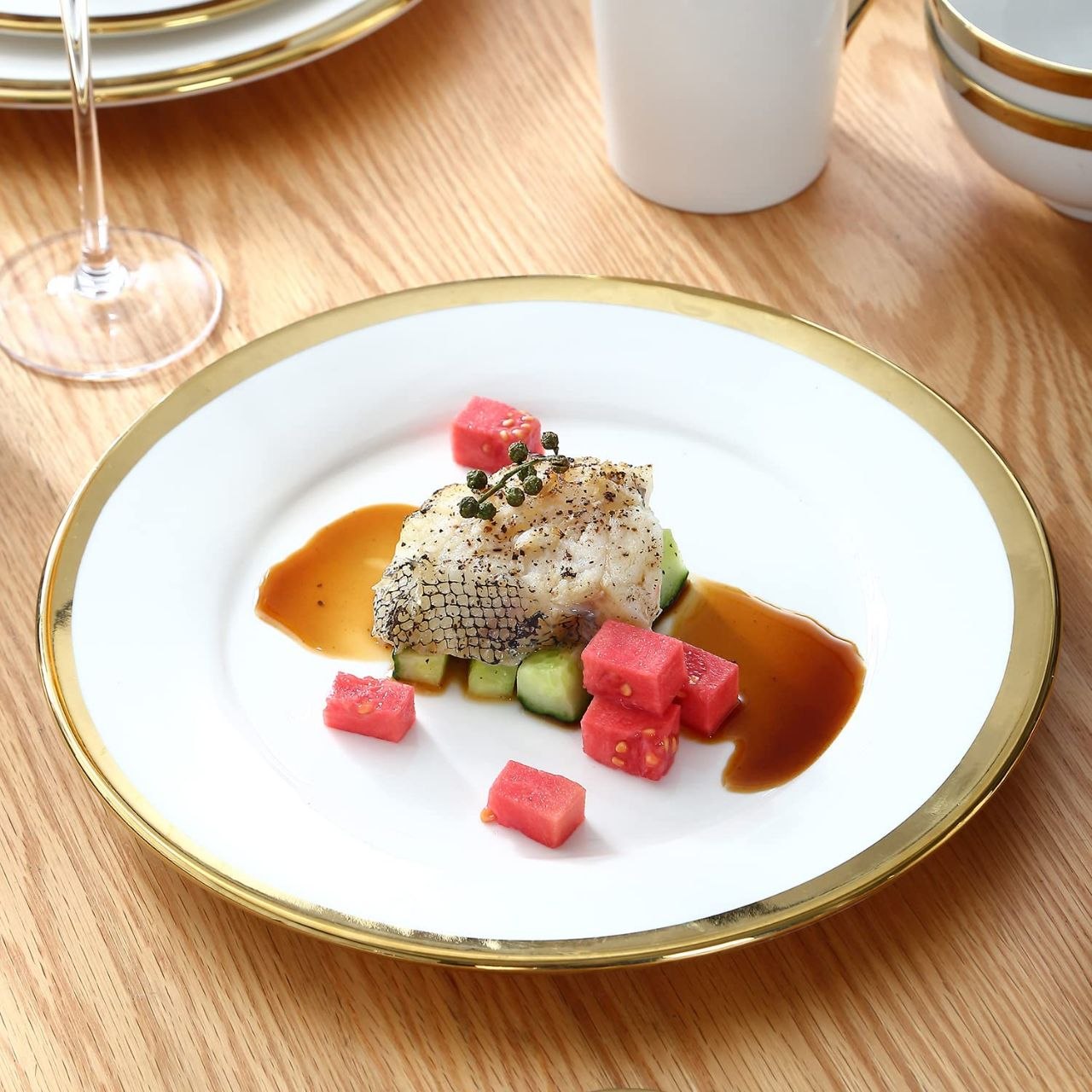 PLATO DE VIDRIO CON BORDE DORADO ESTILO JAPONES 26CM