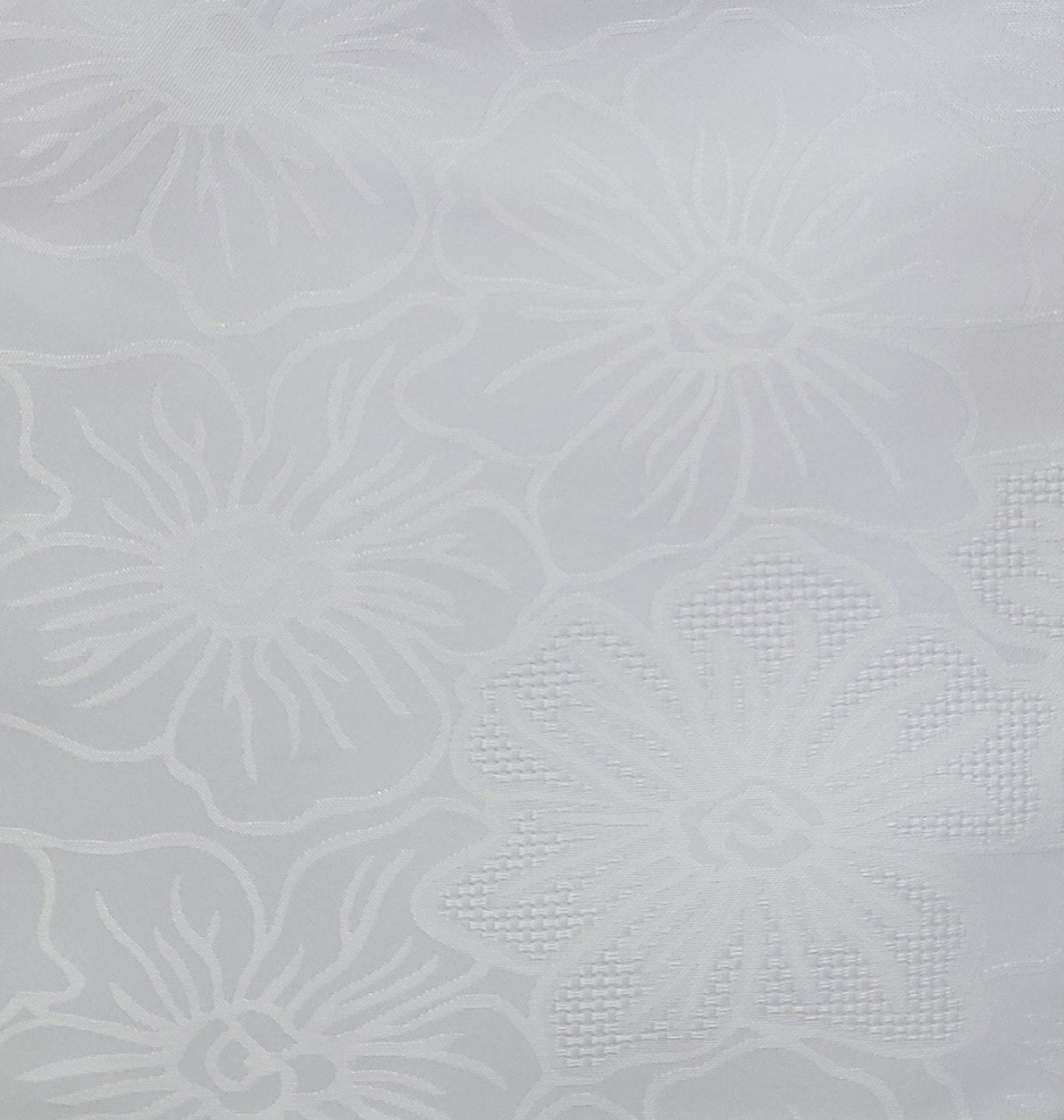 MANTEL CON TEJIDO JACQUARD ELEGANTE APRUEBA DE AGUA SCARLETT CLASSICS 152X228CM