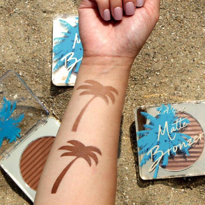 BRONCEADOR EN POLVO MATTE CON VITAMINA E Y AROMA TROPICAL TONO GBL414 LA GIRL 15G