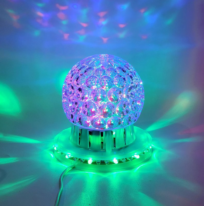 LAMPARA GIRATORIA LED MULTICOLOR NAVIDEÑA, FACIL INSTALACION PLUG AND PLAY, BAJO CONSUMO DE ENERGIA 13X13X13.5CM