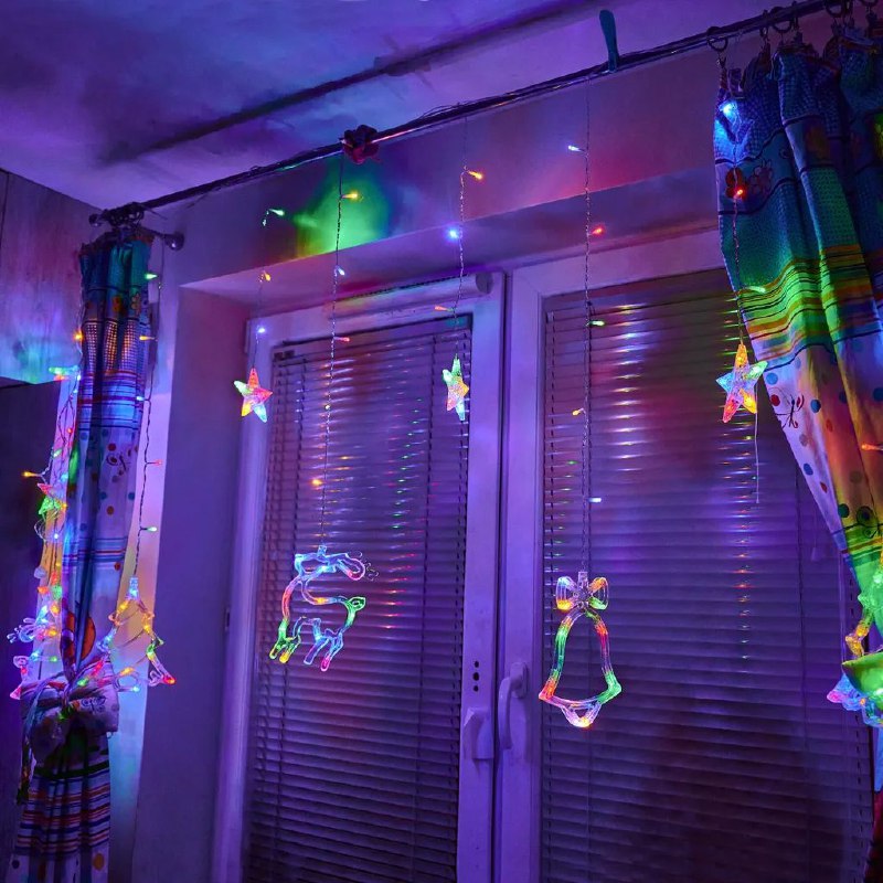 LUCES DECORATIVAS NAVIDEÑAS CORTINA DE LUZ LED MULTICOLOR DE 107 LUCES DE DISEÑOS ESTRELLA, RENO, ARBOL Y CAMPANA IDEAL PARA EL HOGAR PATIO O HABITACION 18.5X11X18.5CM