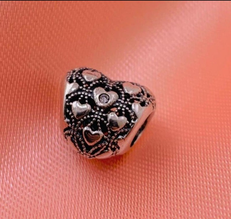 PCHARM2420  CORAZON CON PATRONES DE CORAZON