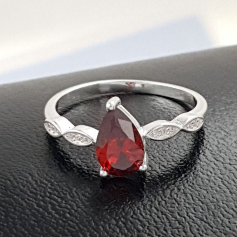 PANI1838 ANILLO CON PIEDRA EN FORMA DE GOTA  COLOR ROJO, PLATA 925
